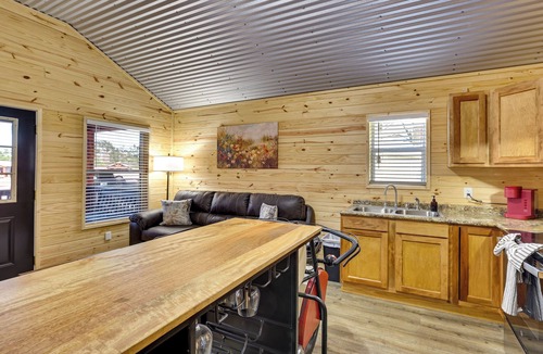 Joaquin House | Modern Sabine River Cabin, 3 Mi to Boat Launch!