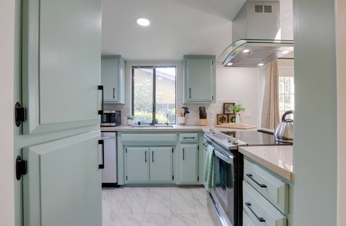 Little Pocket House | Modern Sacramento Townhome w/Patio!