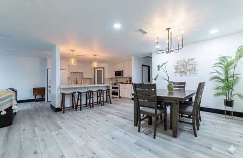 Central San Pedro House | Modern San Pedro Home