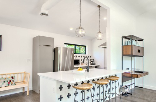 Old Fort House | Modern Sanctuary | Modern Amenities Amidst Rustic Charm