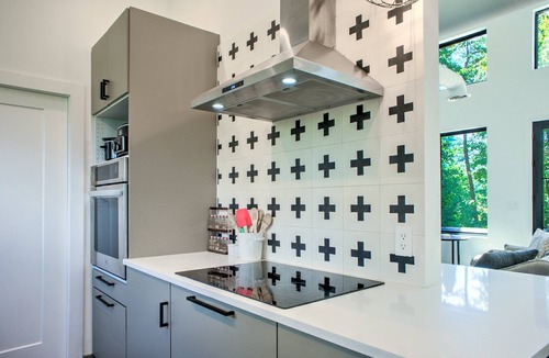 Old Fort House | Modern Sanctuary | Modern Amenities Amidst Rustic Charm