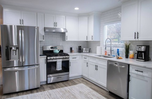 Sandy Springs House | Modern Sandy Springs Stay | Near Buckhead