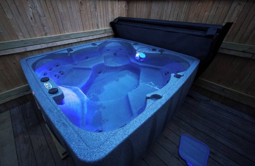Tannersville Ski Chalet | Modern Sauna 8BR Sleeps 284+ HOT tub Just 5 mins to Hunter Mountain