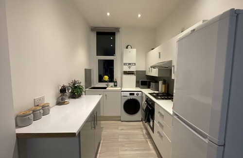 Cliftonville House | Modern Sea View Apartment