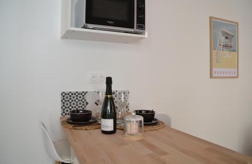 Deauville City Centre Apartment | Modern seafront studio