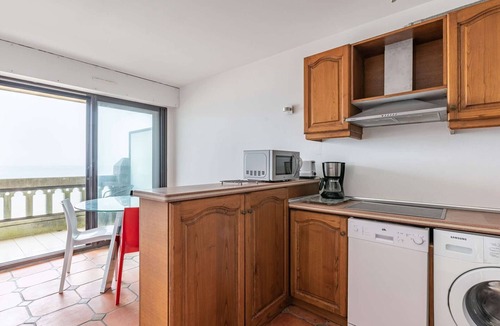 Hendaye Apartment | Modern seaside apartment with balcony and parking