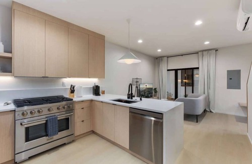 Crown Hill Condo | Modern Seattle Stay Rooftop Views & Ensuite BRs