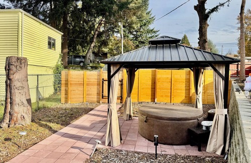 White Center House | Modern Seattle Two Bedrooms, Two Bathrooms + Private Deck, Hot Tub