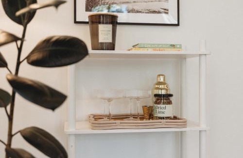 Mudgeeraba House | Modern Self-Contained Private Cottage