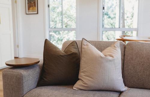 Mudgeeraba House | Modern Self-Contained Private Cottage