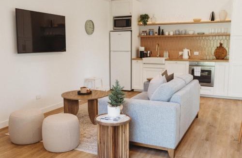 Mudgeeraba House | Modern Self-Contained Private Cottage