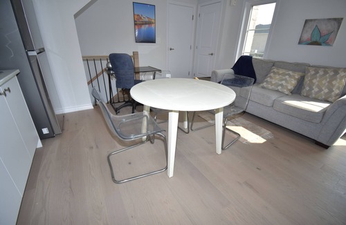East Credit House | Modern Separate Entrance 1BR Suite w/Parking+Laundry|Airport