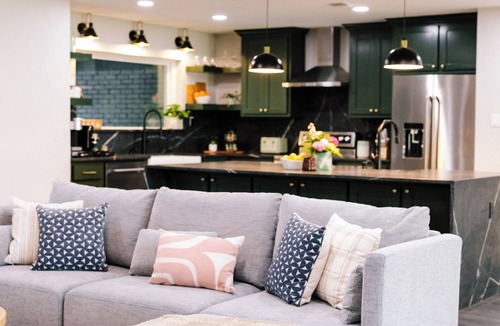 Midland House | Modern & Serene Home in Midland - Fast WiFi, King Beds, RO, Gazebo, & Firepit