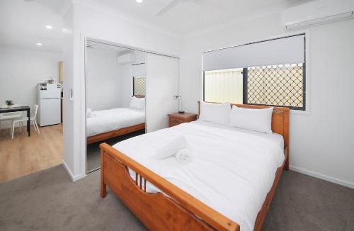 Kuraby House | Modern Serene Studio with Free Parking & New Build