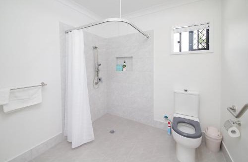 Kuraby House | Modern Serene Studio with Free Parking & New Build