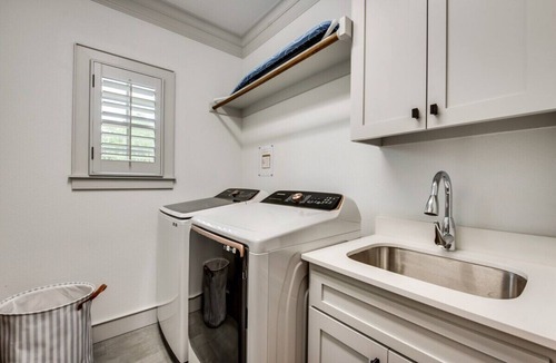Lower Greenville House | Modern Serenity: 3 Beds of Calm & Style