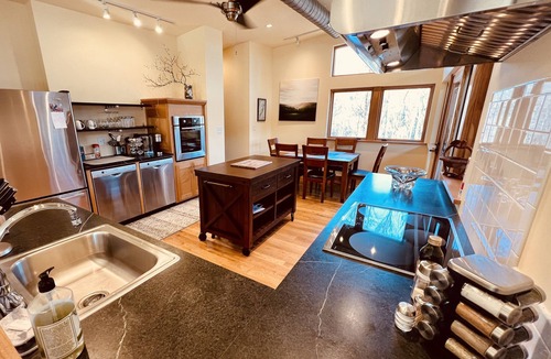 Syria Cabin | Modern Shenandoah Cabin by Old Rag & SNP - HighSpeed Wifi - Work & Play!