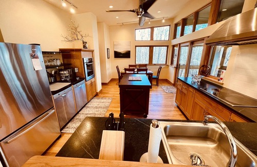 Syria Cabin | Modern Shenandoah Cabin by Old Rag & SNP - HighSpeed Wifi - Work & Play!