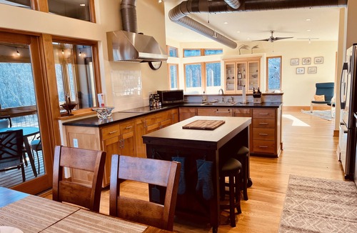 Syria Cabin | Modern Shenandoah Cabin by Old Rag & SNP - HighSpeed Wifi - Work & Play!