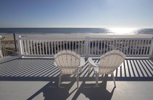 Ship Bottom House | Modern Ship Bottom Oceanfront House with Amazing Ocean Views