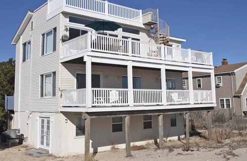 Ship Bottom House | Modern Ship Bottom Oceanfront House with Amazing Ocean Views