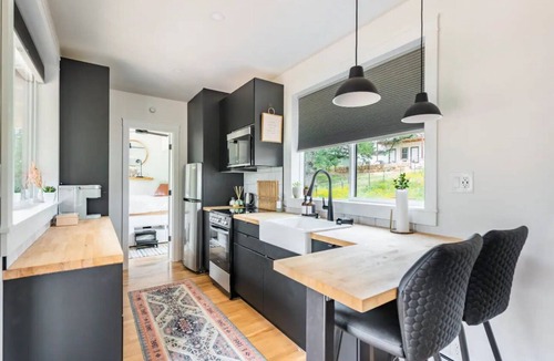 Kingsland Cabin | Modern Shipping Container + Stunning Views + Pets + River