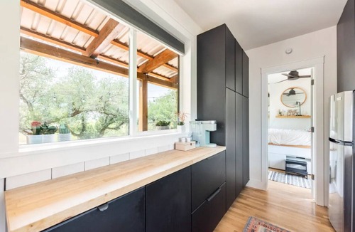 Kingsland Cabin | Modern Shipping Container + Stunning Views + Pets + River