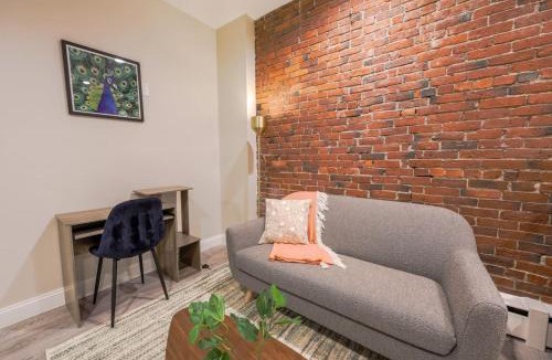 Prudential - St. Botolph Apartment | Modern Simple Studio South End