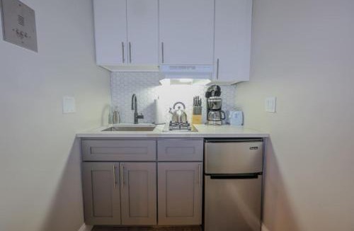 Prudential - St. Botolph Apartment | Modern Simple Studio South End