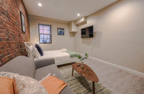 Prudential - St. Botolph Apartment | Modern Simple Studio South End