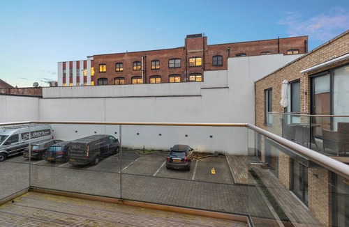 Parsons Green and Walham Apartment | Modern Simplicity: Minimalist 2-BR Flat in London