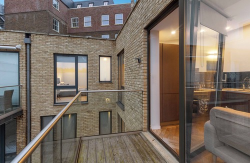 Parsons Green and Walham Apartment | Modern Simplicity: Minimalist 2-BR Flat in London