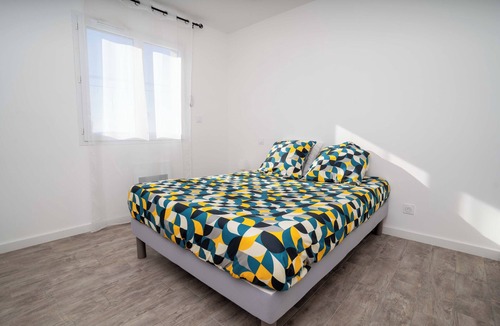Giroussens House | Modern single-storey villa, pets welcome.