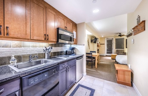 Winter Park Condo | Modern Ski-in/Ski-out Studio with Convenient Access to Communal Hot Tub