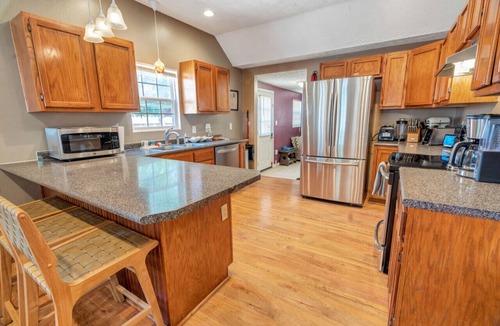 Springfield House | 🏡 Modern SmartHome Retreat Near Downtown Springfield & MSU