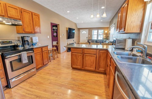 Springfield House | 🏡 Modern SmartHome Retreat Near Downtown Springfield & MSU