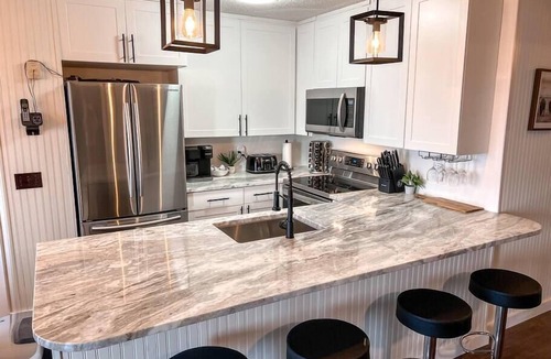 Edray Condo | Modern Snowshoe Retreat - 3BR/2BA - Walk to Slopes + Mountain Views