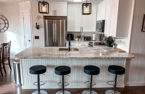 Edray Condo | Modern Snowshoe Retreat - 3BR/2BA - Walk to Slopes + Mountain Views