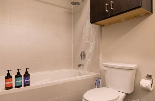West Congress Apartment | Modern SoCo CozySuites w/ 2 Pools! #04