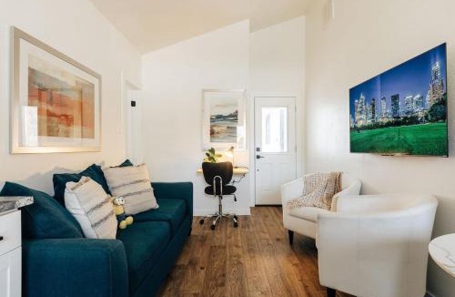 Sweetbriar Apartment | Modern SoCo Stay with King Bed, Dedicated Workspace & Walkable to Cafes