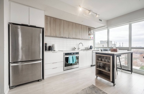 Flemingdon Park Apartment | Modern Sonic Way Condos