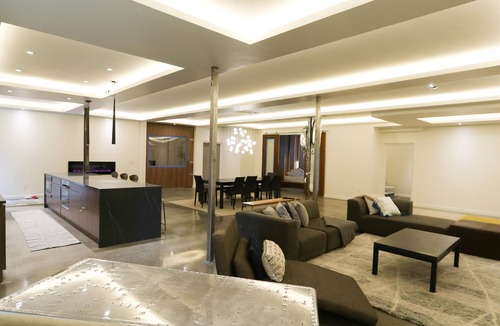 Kirkland House | Modern Sophisticated Lounge Style