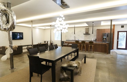 Kirkland House | Modern Sophisticated Lounge Style