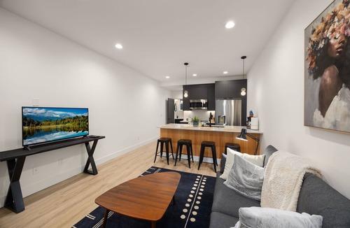 Mann House | Modern, Sophisticated, Newly-Built 3BR Home