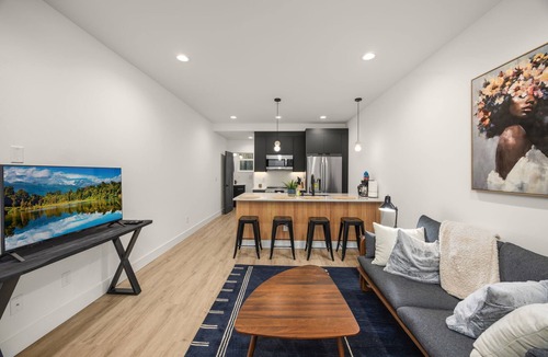 Mann House | Modern, Sophisticated, Newly-Built 3BR Home