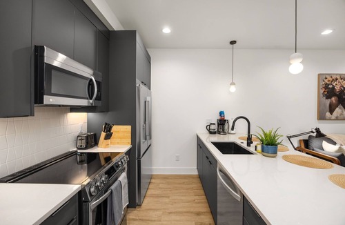 Mann House | Modern, Sophisticated, Newly-Built 3BR Home