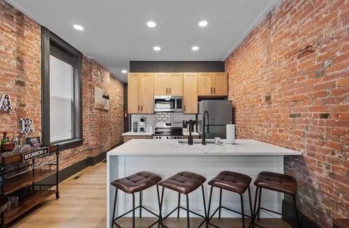Soulard Apartment | Modern Soulard WiFi Laundry Queen Menard