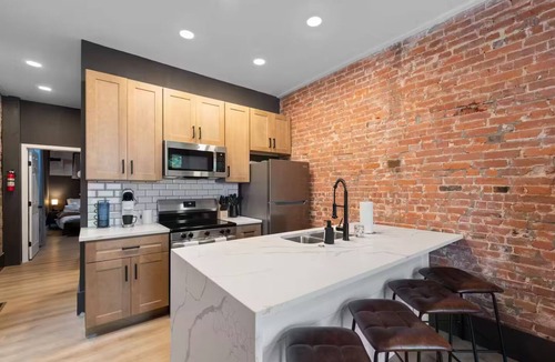 Soulard Apartment | Modern Soulard WiFi Laundry Queen Menard