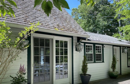 North Sea House | Modern Southampton Cottage | Prime Location | Heated Pool, Central Air, Peloton