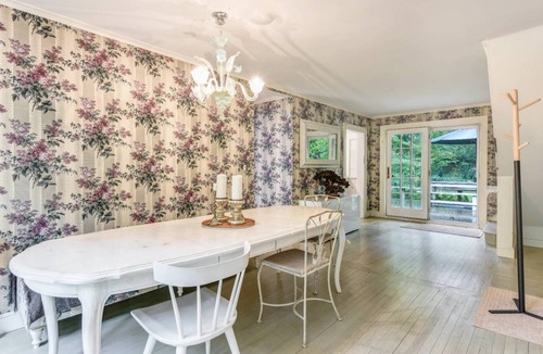 North Sea House | Modern Southampton Cottage | Prime Location | Heated Pool, Central Air, Peloton